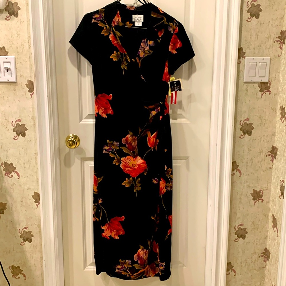 David Warren black and vibrant floral wrap dress Size 12 V neck stunning collar